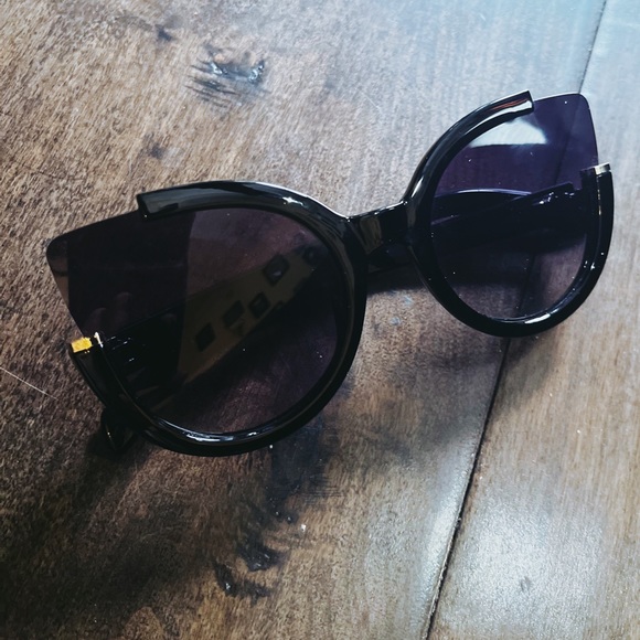 ❌Sold - Picture 2 of 3